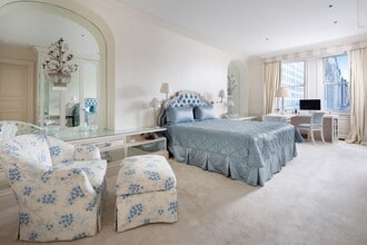 781 5th Ave in New York, NY - Building Photo - Building Photo