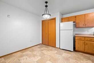 Gateway Estates Apartments in Beloit, WI - Foto de edificio - Building Photo