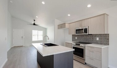 1261 W Bass River Dr in Meridian, ID - Foto de edificio - Building Photo