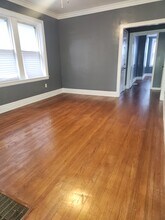 8711 S Kingston Ave, Unit 1 in Chicago, IL - Foto de edificio - Building Photo