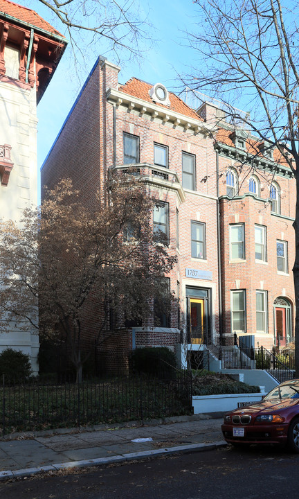 1787 Lanier Pl NW in Washington, DC - Building Photo