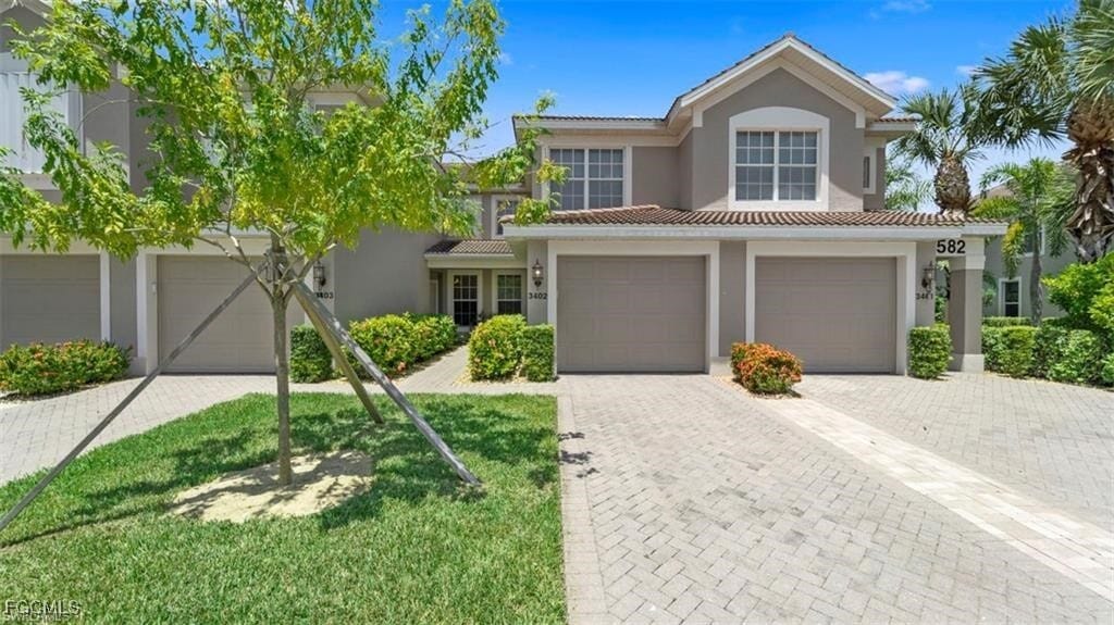 9582 Hemingway Ln in Ft. Myers, FL - Foto de edificio