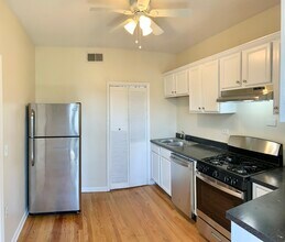 4847 W Hutchinson St in Chicago, IL - Building Photo - Building Photo