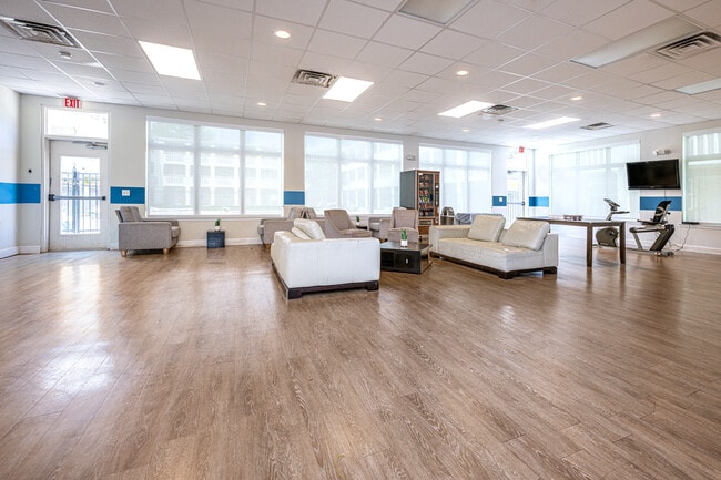 Jaguar Plaza in Baton Rouge, LA - Building Photo - Interior Photo