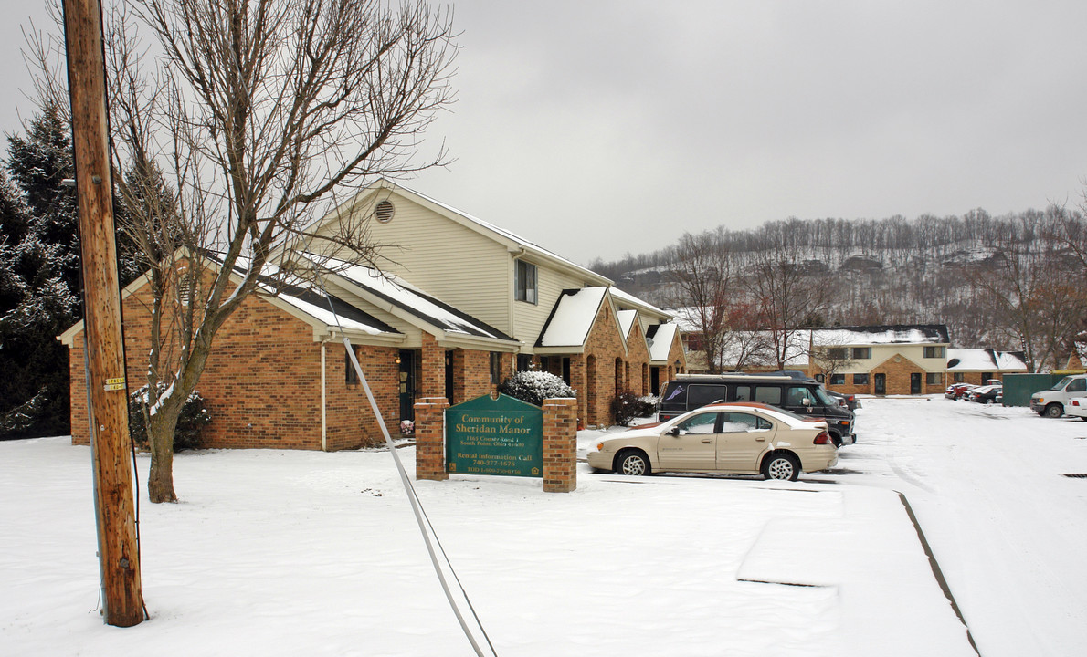 Community of Sheridan Manor in South Point, OH - Foto de edificio