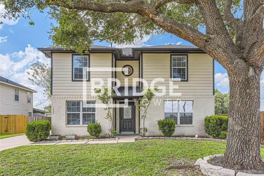 1035 San Antonio Ct in Rosenberg, TX - Building Photo