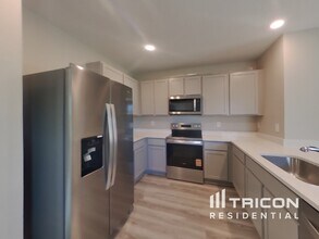 7081 Broad River Ave in Land O Lakes, FL - Building Photo - Building Photo