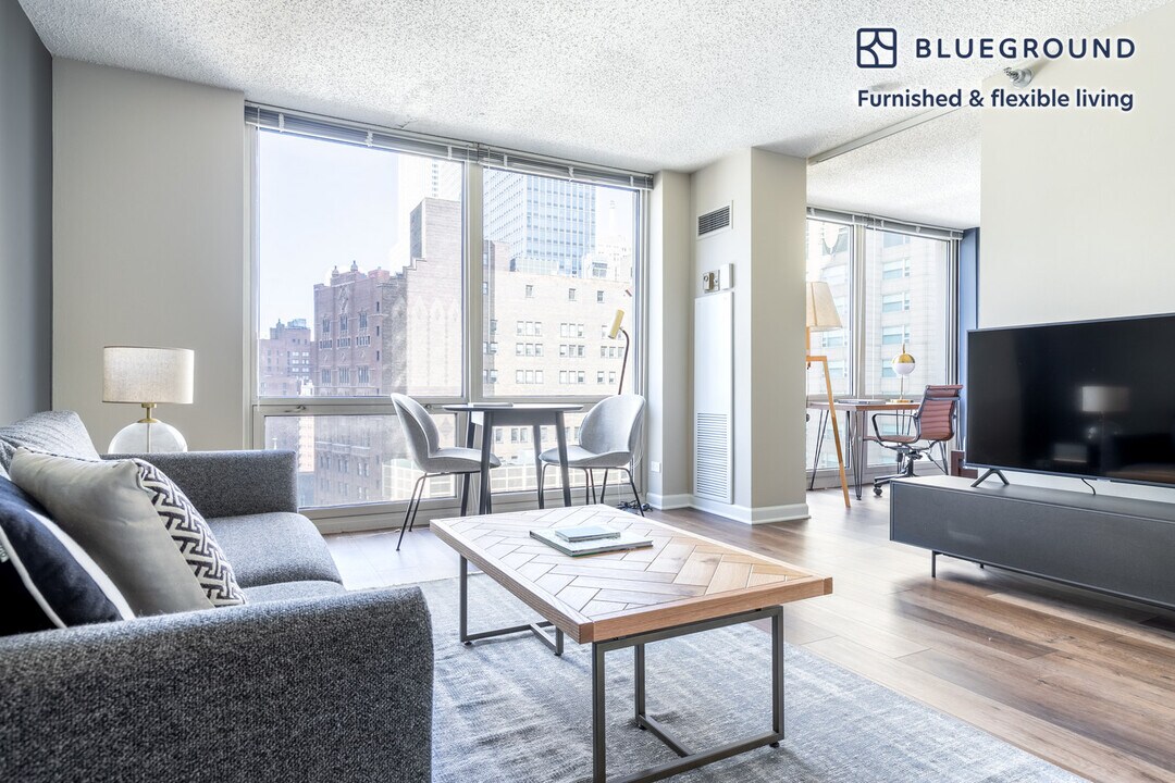 750 N Rush St in Chicago, IL - Building Photo