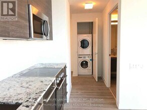 28-3028 Wellesley St E in Toronto, ON - Building Photo - Building Photo