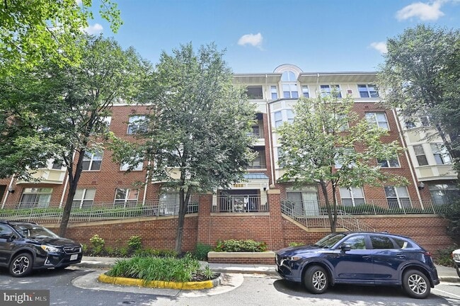 property at 1855 Stratford Park Pl