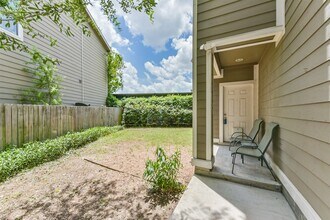 242 Lenox St in Houston, TX - Building Photo - Building Photo