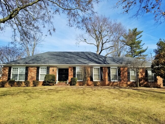 8203 Camberley Dr in Louisville, KY - Building Photo - Building Photo