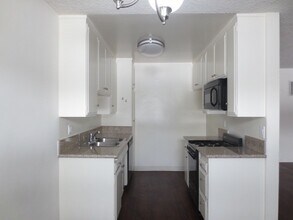 447 W Elk Ave, Unit 447 in Glendale, CA - Building Photo - Building Photo