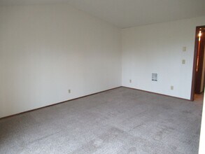 1545 Commercial St SE in Salem, OR - Building Photo - Building Photo