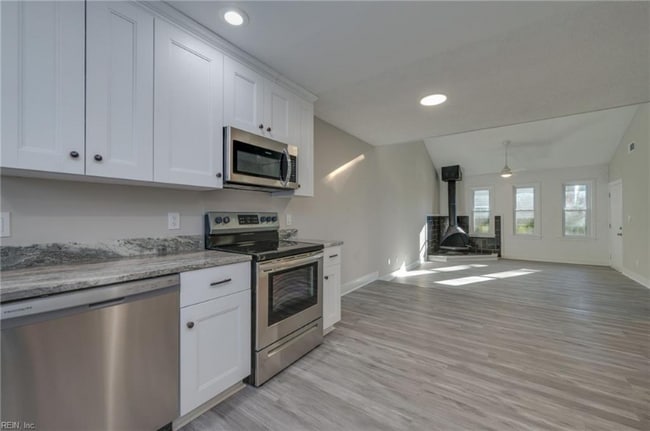 4513 Lookout Rd in Virginia Beach, VA - Foto de edificio - Building Photo