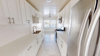 1205 W Victory Blvd in Burbank, CA - Building Photo - Building Photo