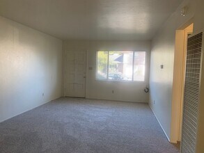 2832 Sweet Way in Sacramento, CA - Building Photo - Building Photo