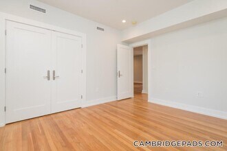 19A Forest St, Unit 31 in Cambridge, MA - Foto de edificio - Building Photo