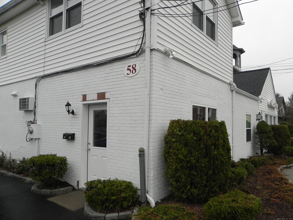 58 Van Zant St in Norwalk, CT - Building Photo