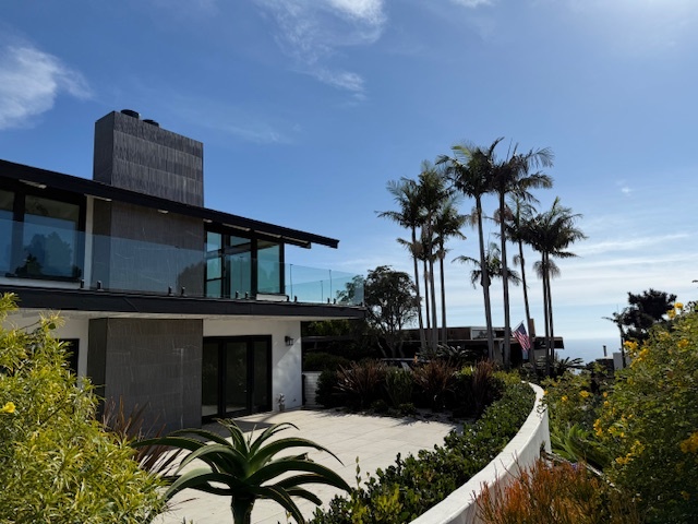 2568 Bonita Way in Laguna Beach, CA - Foto de edificio