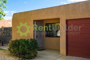 222 Shannon Pl NW in Albuquerque, NM - Building Photo