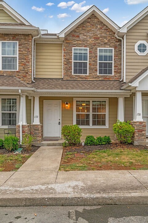 172 Cobblestone Pl Dr in Goodlettsville, TN - Building Photo