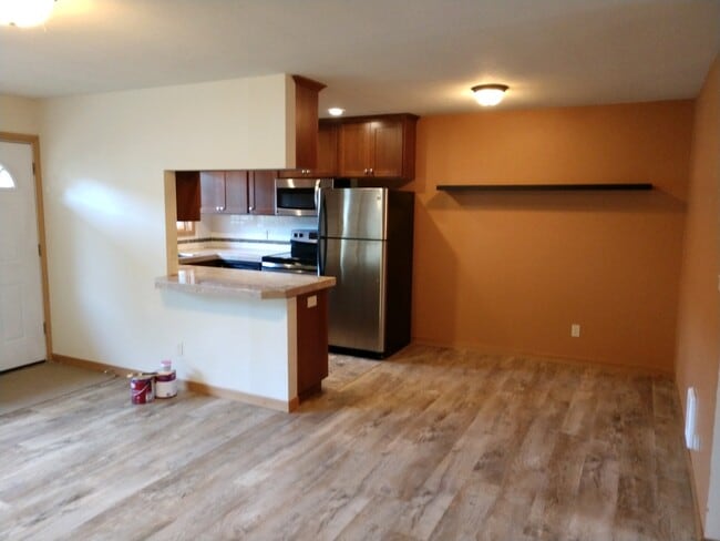 9727 SE 33rd Ave, Unit 1 in Milwaukie, OR - Foto de edificio - Building Photo