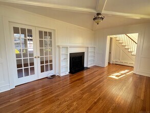 35 Lindbergh St in Fairfield, CT - Building Photo - Building Photo