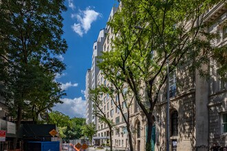 3 E 71st St in New York, NY - Building Photo - Building Photo