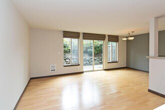 3661 Phinney Ave N, Unit Apt 104 in Seattle, WA - Foto de edificio - Building Photo