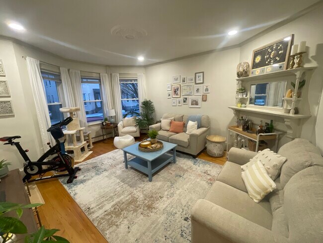 143 L St, Unit 1 in Boston, MA - Foto de edificio - Building Photo