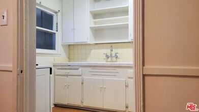 11202 Camarillo St in Los Angeles, CA - Building Photo - Building Photo