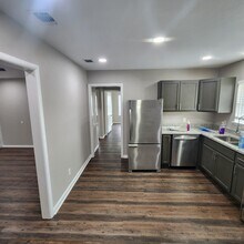 813 Martin St in Pleasanton, TX - Building Photo - Building Photo