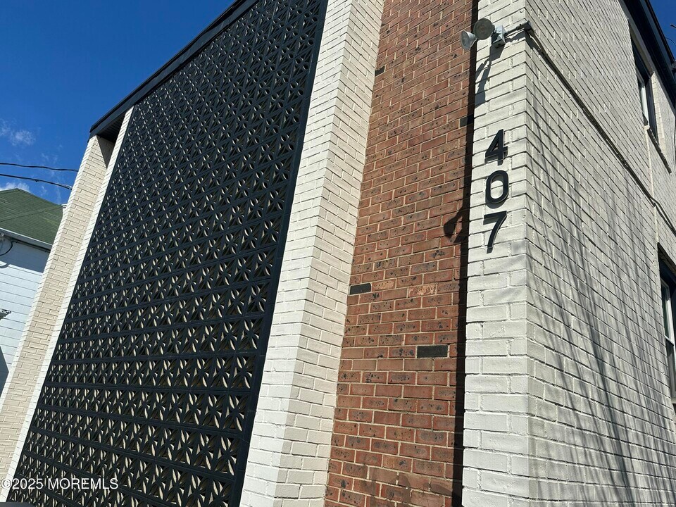 407 3rd Ave in Asbury Park, NJ - Building Photo