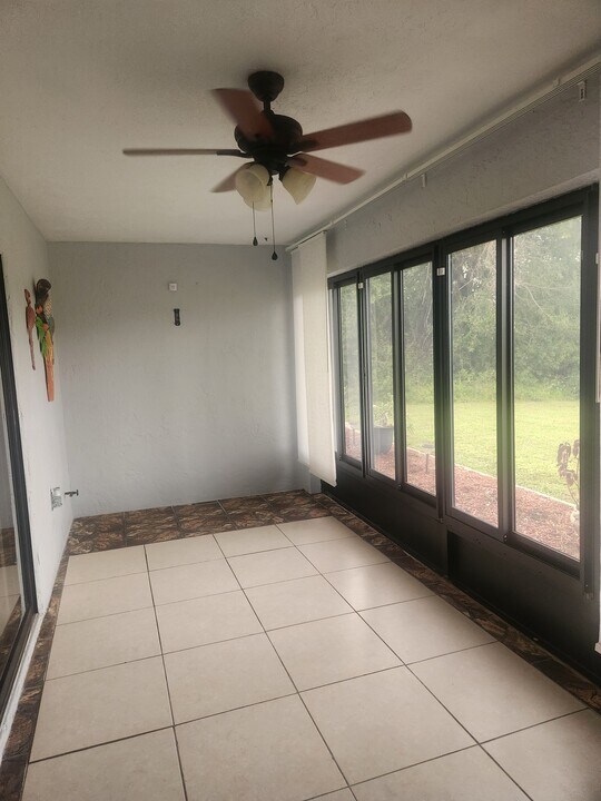 26186 Northern Cross Rd in Punta Gorda, FL - Foto de edificio