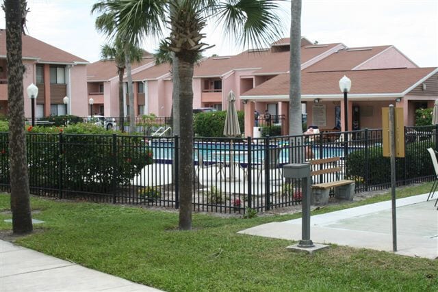 5275 Vineland Rd in Orlando, FL - Building Photo - Building Photo