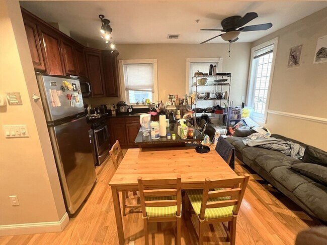 165 Hampshire St, Unit 3 in Cambridge, MA - Building Photo - Building Photo