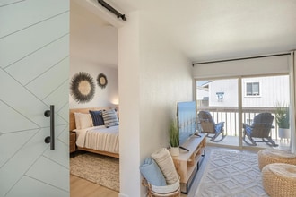 300 Glenwood Cir in Monterey, CA - Building Photo - Building Photo