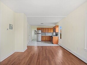 90 Amsterdam Ave in Bridgeport, CT - Building Photo - Building Photo