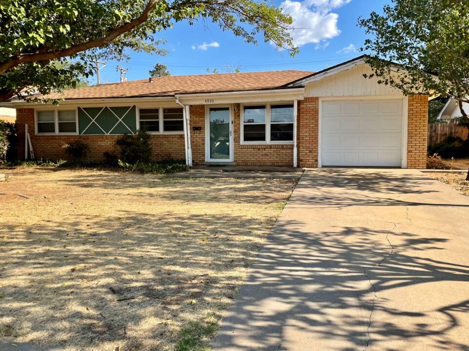 4933 9th St in Lubbock, TX - Building Photo