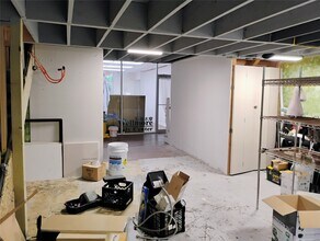 9788 Clarewood Dr in Houston, TX - Foto de edificio - Building Photo