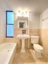 Barrow Street in New York, NY - Foto de edificio - Building Photo