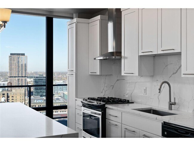 497 S Marquette Ave in Minneapolis, MN - Building Photo - Building Photo