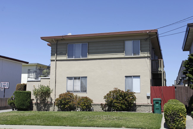 1251 141st Ave in San Leandro, CA - Foto de edificio - Building Photo