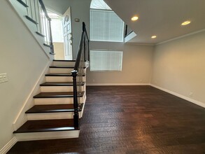 11346 Old Ranch Cir in Los Angeles, CA - Building Photo - Building Photo