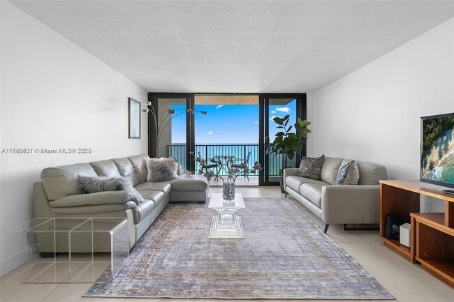 2201 S Ocean Dr, Unit 1102 in Hollywood, FL - Building Photo - Building Photo