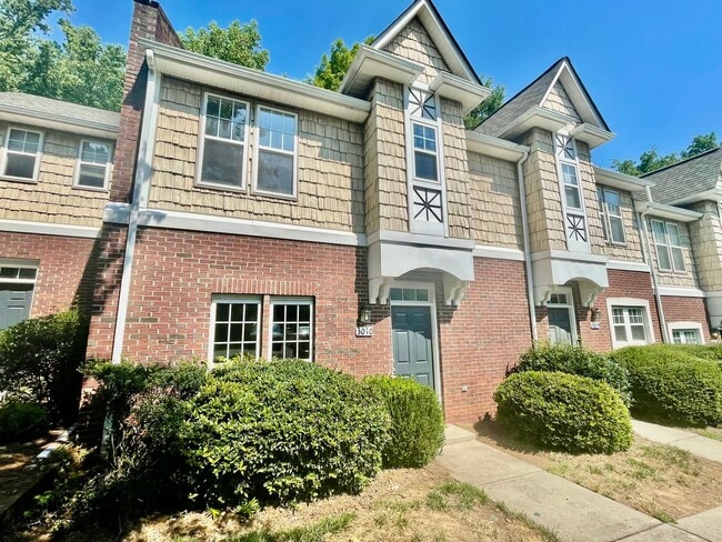 3010 Uxbridge Woods Ct in Charlotte, NC - Foto de edificio - Building Photo