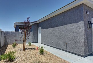 1800 Galaxy St in Pahrump, NV - Foto de edificio - Building Photo