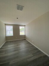 907 Magnusson Ave in Palacios, TX - Building Photo - Building Photo