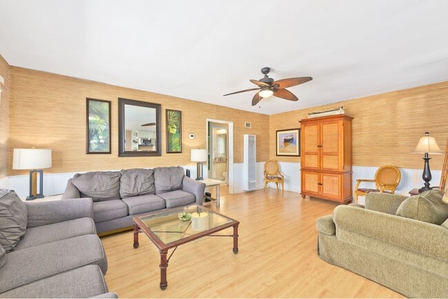 1727 W Balboa Blvd in Newport Beach, CA - Building Photo - Building Photo